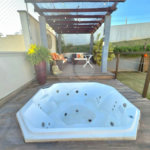 Casa à venda com 4 quartos, sendo 3 suítes, no condomínio Vila Hípica II, Vinhedo - SP