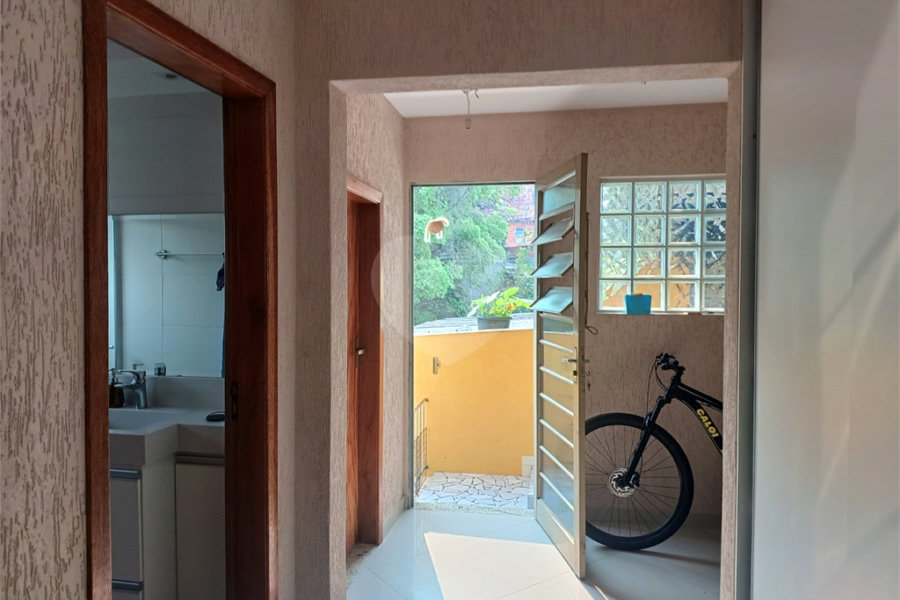 Sobrado à venda com 6 quartos em Jardim Peri, São Paulo, SP