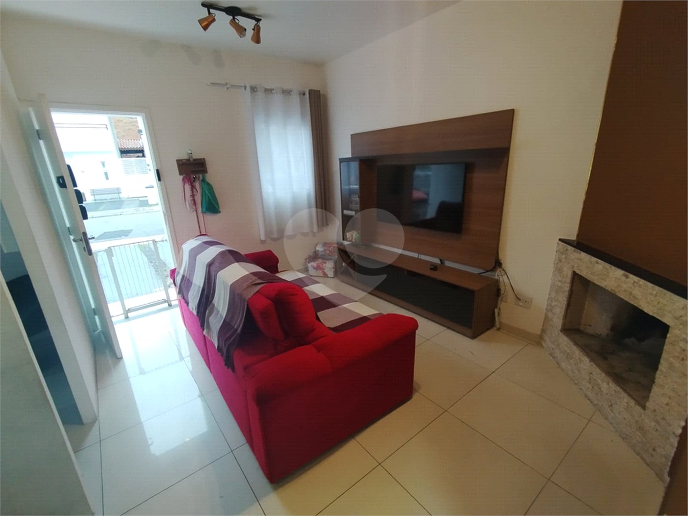 Casa à venda com 2 quartos, sendo 1 suíte, no condomínio Residencial Viva Vida, Cotia - SP