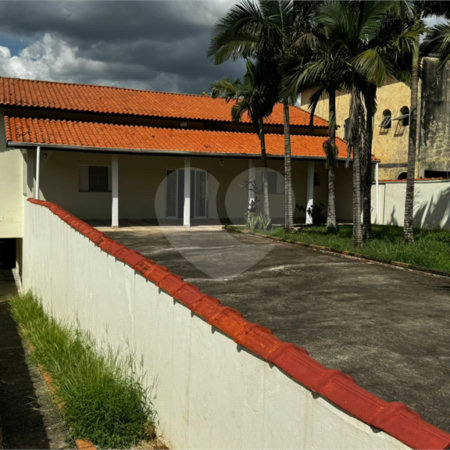Casa à venda com 8 quartos, sendo 3 suítes,  no condomínio Terras de Santa Rosa, Salto - SP