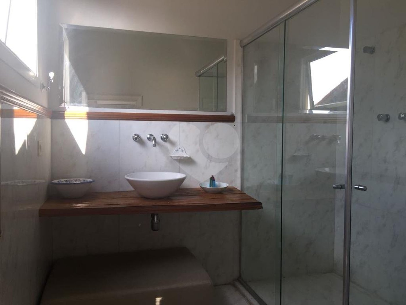 Casa à venda com 5 quartos, sendo 4 suítes, no condomínio Jardim Vitória Régia, São Paulo - SP