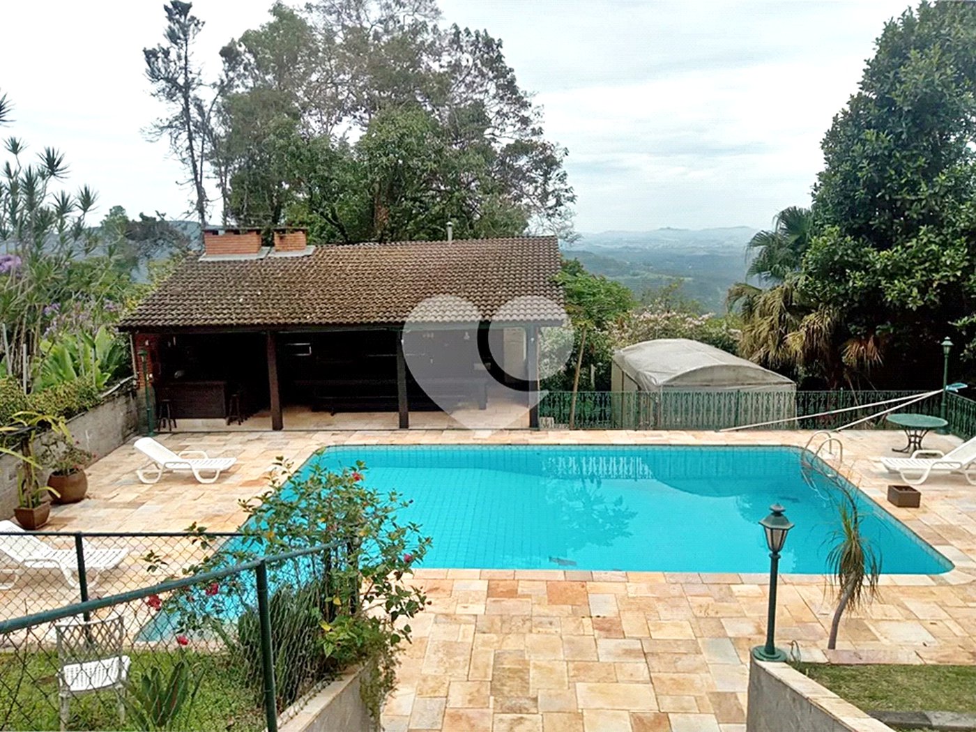 Casa à venda com 5 quartos, sendo 4 suítes, em Roseira, Mairiporã, SP
