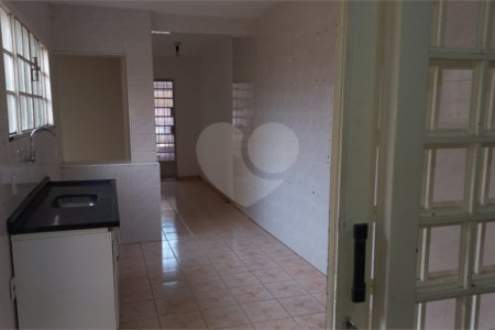 Sobrado à venda com 4 quartos, sendo 1 suíte, em Vila Vitório Mazzei, São Paulo, SP