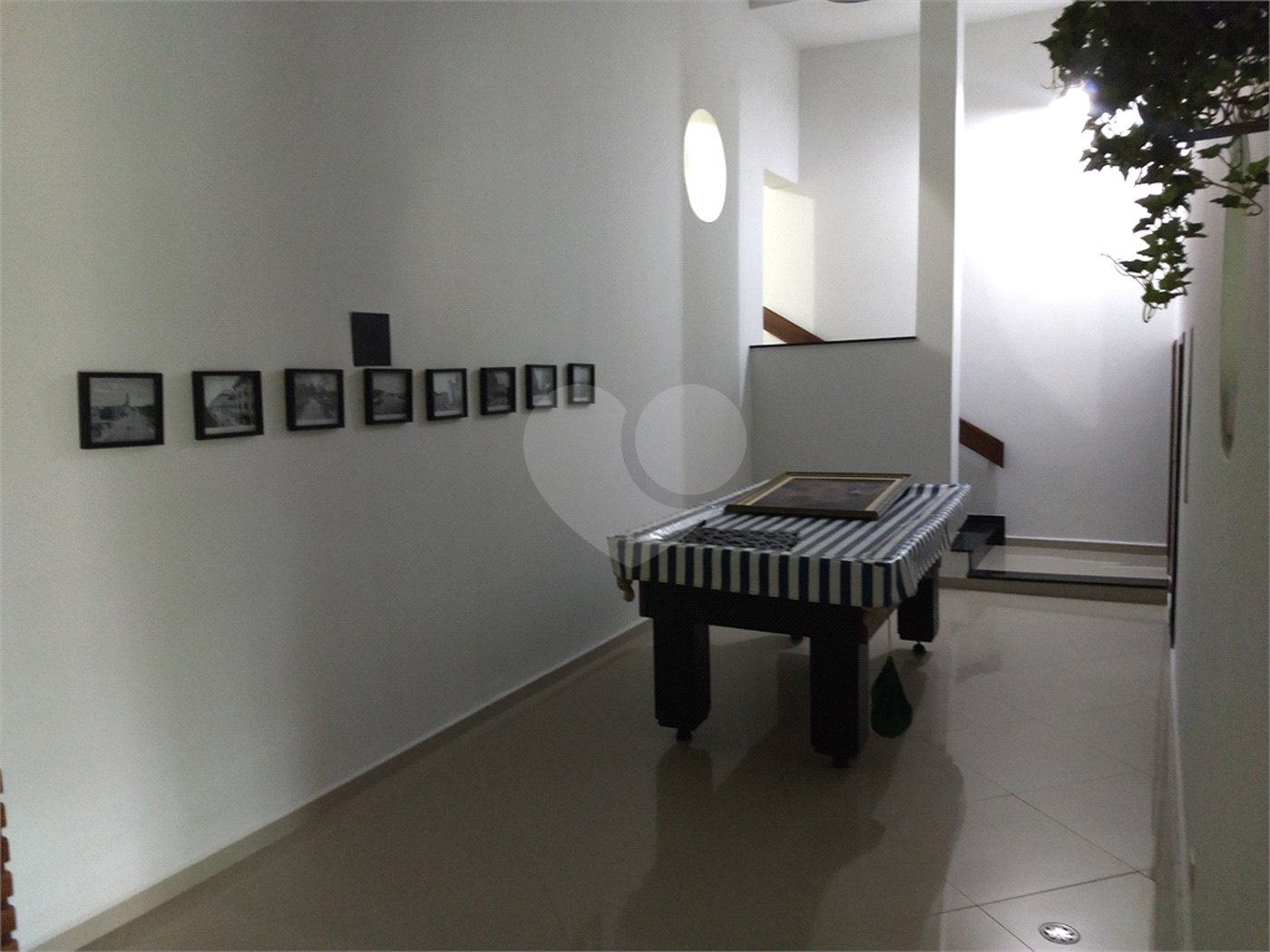 Casa Térrea à venda ou para alugar com 4 suítes em Horto, São Paulo, SP