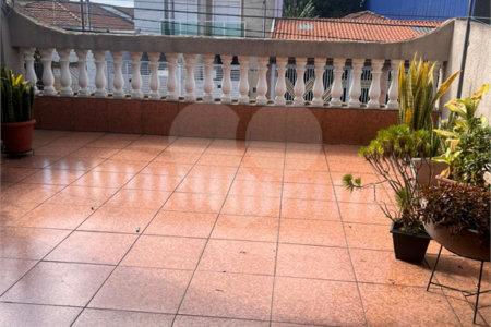 Sobrado à venda com 4 quartos, sendo 1 suíte, em Vila Antonieta, São Paulo, SP