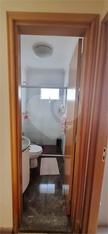 Casa à venda com 4 quartos, sendo 2 suítes, no condomínio Casas de Windsor, São Paulo - SP