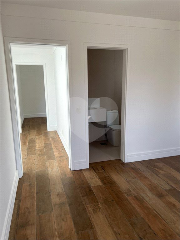 Casa à venda com 4 quartos, sendo 2 suítes, no condomínio Residencial Floresta, São Paulo - SP