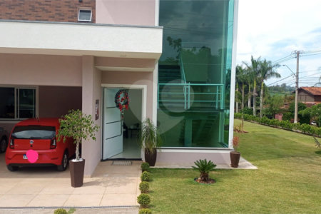 Casa à venda com 5 suítes no condomínio Village da Serra, Araçoiaba da Serra - SP