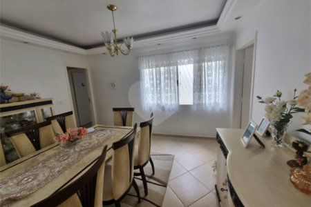 Casa à venda com 4 quartos, sendo 1 suíte,  em Vila Clementino, São Paulo, SP