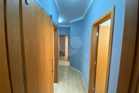 Casa térrea com piscina para venda no Condomínio Quebec.