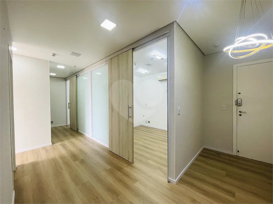 Consultório de 61 m² com 5 ambientes e Varanda no Domo Business!