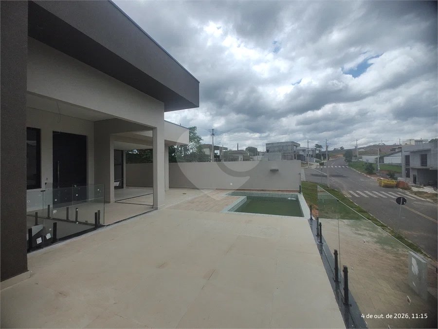 Casa exclusiva em Atibaia de alto padrão com 3 suítes, piscina, espaço gourmet, condomínio fechado, aceita financiamento