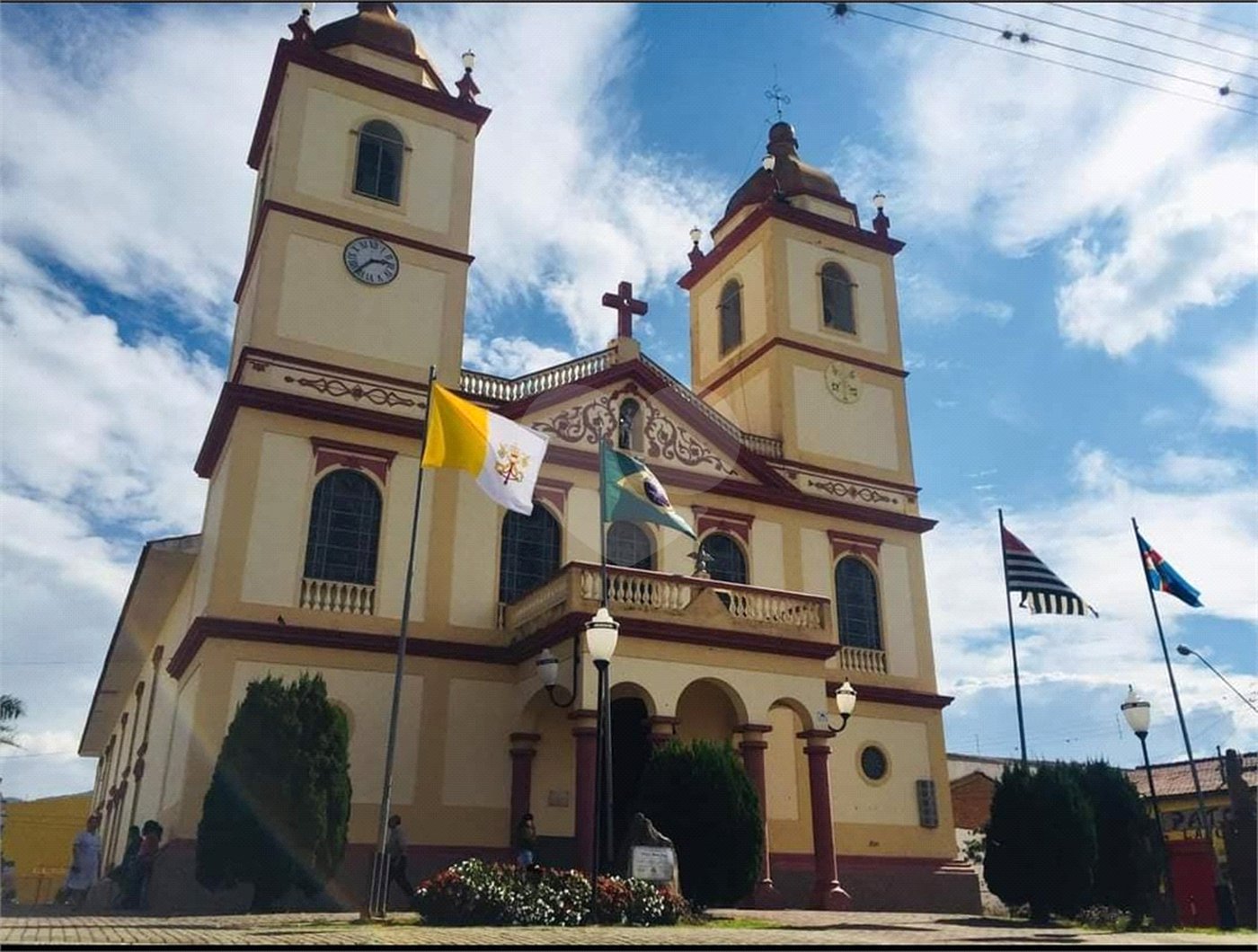 Terreno em Bom Jesus dos Perdões com 290 metros, excelente localização, pronto para construir