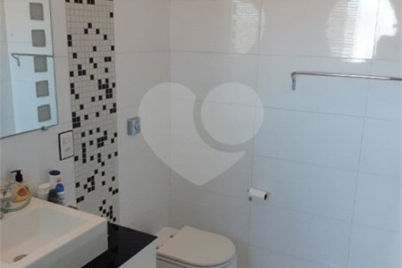 Sobrado à venda com 3 quartos, sendo 2 suítes,  em Vila Paulicéia, São Paulo, SP