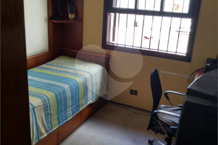 Casa à venda com 4 quartos, sendo 1 suíte, em Alto da Lapa, São Paulo, SP