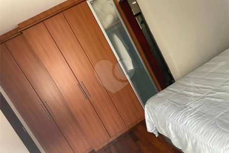 Casa à venda com 3 quartos, sendo 1 suíte, no condomínio Residencial Via Veneto, São Paulo - SP