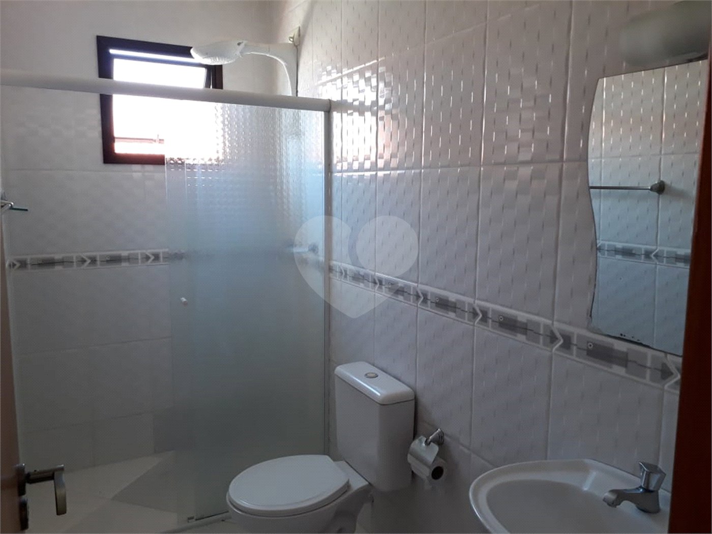 Casa à venda com 3 quartos, sendo 1 suíte, no condomínio Saude, São Paulo - SP