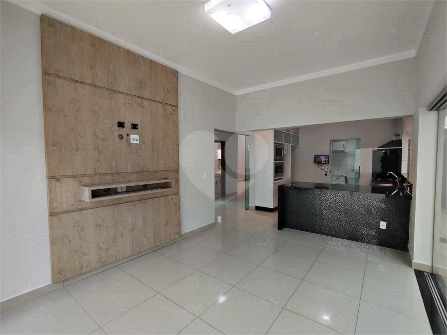 Sobrado à venda com 3 quartos, sendo 2 suítes, em Jardim Itália, Itapetininga, SP
