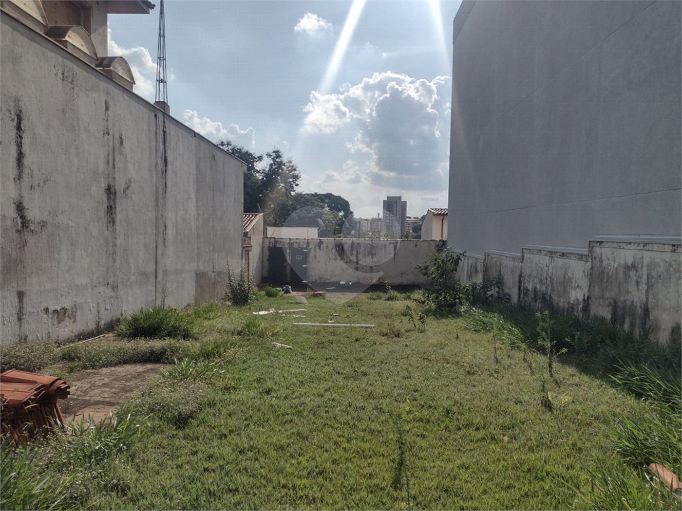 Terreno á venda no Jardim Paraíso