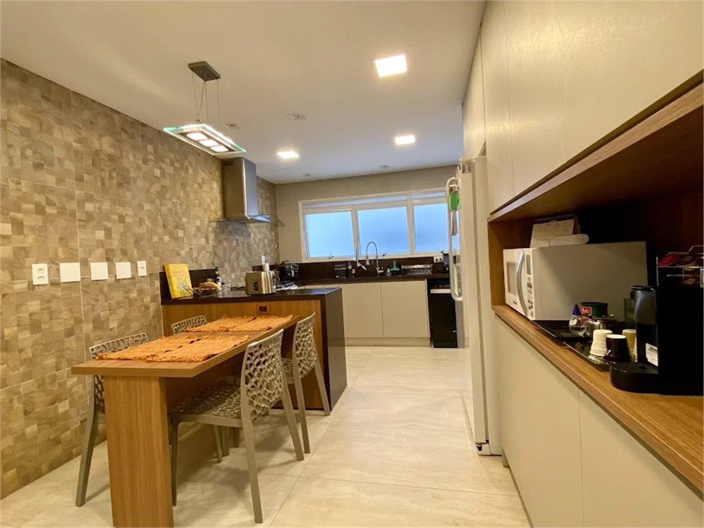 Apartamento à venda com 3 suítes em Vila Suzana, São Paulo, SP