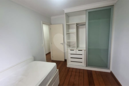 Apartamento à venda com 3 quartos, sendo 1 suíte,  em Indianópolis, São Paulo, SP