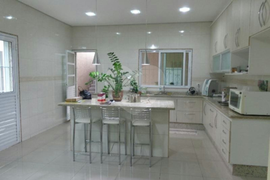 Casa Térrea à venda com 3 suítes em Vila Gustavo, São Paulo, SP
