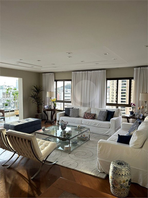 Apartamento à venda com 4 suítes em Real Parque, São Paulo, SP