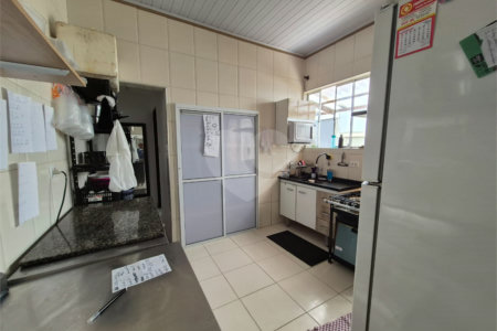 Casa à venda com 4 quartos, sendo 1 suíte, no condomínio Residencial Alto da Lapa II, São Paulo - SP