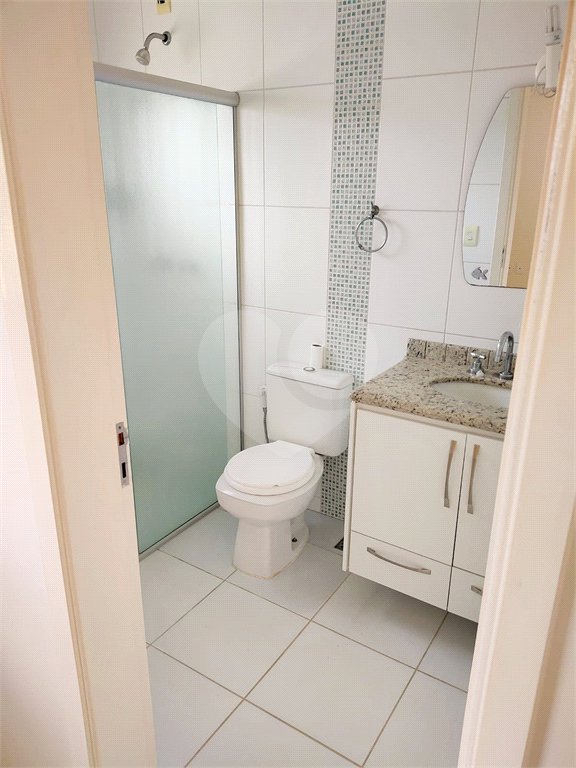 Casa à venda ou para alugar com 3 suítes no condomínio Residencial Jardim das Palmeiras, Vinhedo - SP