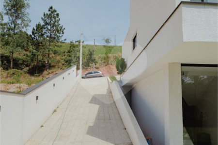 Casa à venda com 3 quartos, sendo 2 suítes, no condomínio Morada do Sol, Mairiporã - SP