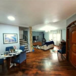 Sobrado à venda com 230m², 5 vagas e churrasqueira no Jardim Ester