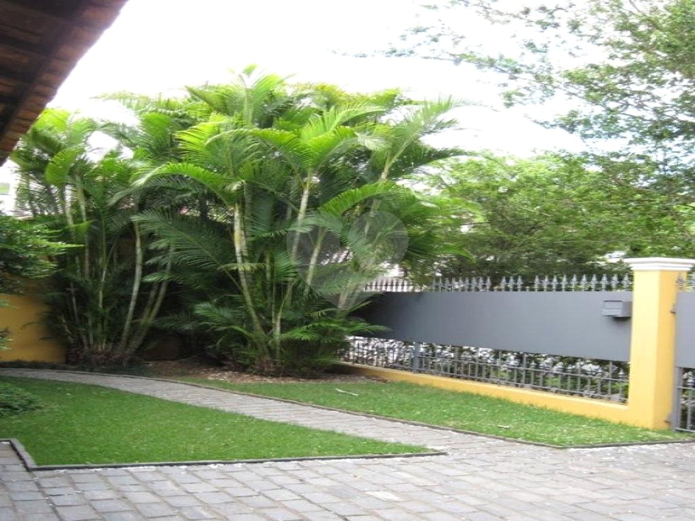 Casa à venda com 4 quartos, sendo 2 suítes,  em Jardim Leonor, São Paulo, SP