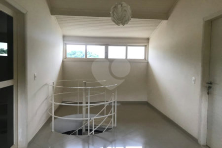 Casa à venda com 5 quartos, sendo 3 suítes, no condomínio Mansões da Prata, Rio de Janeiro - RJ