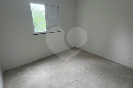 Casa à venda com 3 quartos, sendo 1 suíte, no condomínio Felipe Camarao, Poá - SP