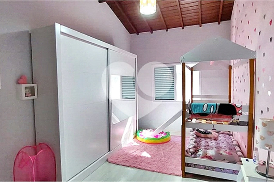 Casa à venda com 4 quartos, sendo 2 suítes,  no condomínio Sausalito, Mairiporã - SP