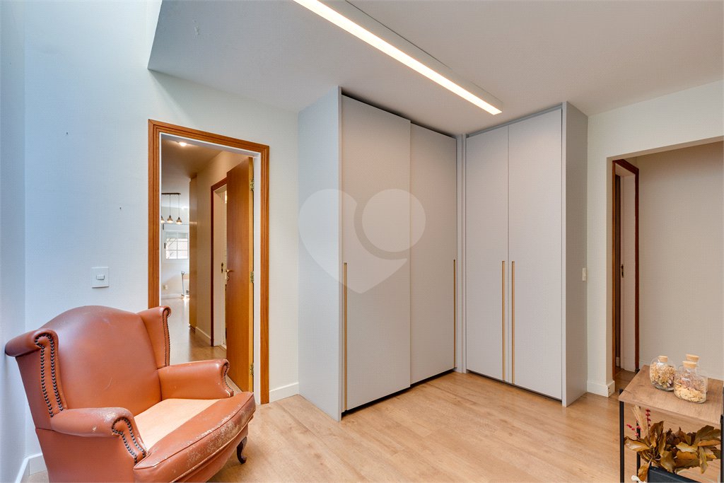 Casa à venda com 4 quartos, sendo 2 suítes, no condomínio Boulevard Saint Michael, São Paulo - SP