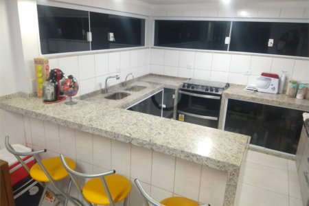 Sobrado à venda com 3 quartos em Jardim Helena, Ferraz de Vasconcelos, SP