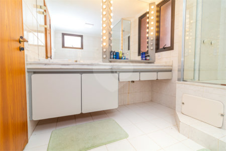 Apartamento à venda com 4 quartos, sendo 2 suítes, em Campo Belo, São Paulo, SP