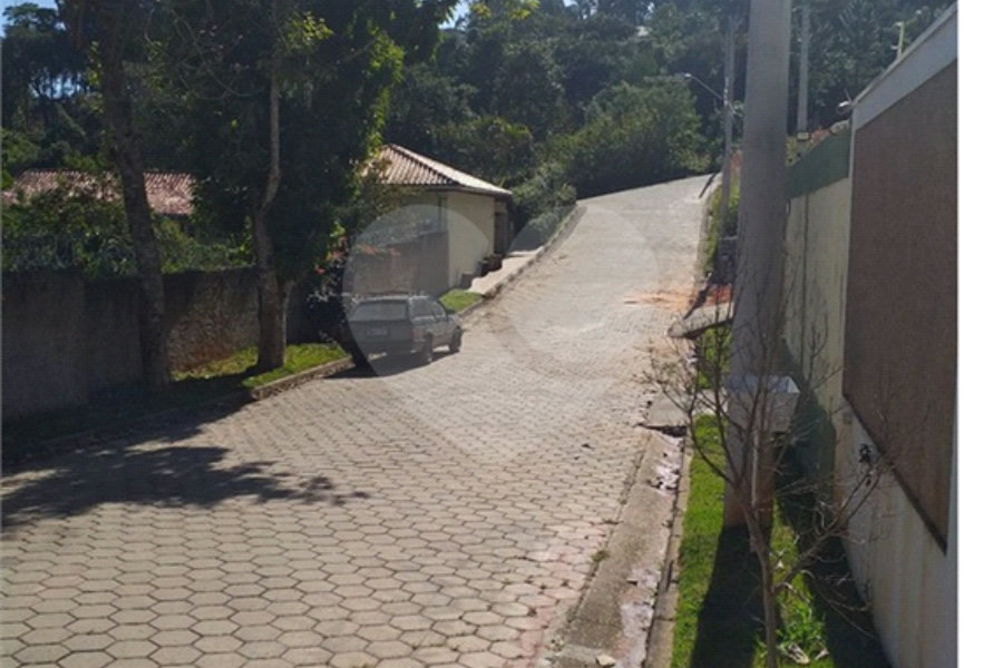 Casa à venda com 3 quartos, sendo 1 suíte, no condomínio Mirante da Mantiqueira, Mairiporã - SP