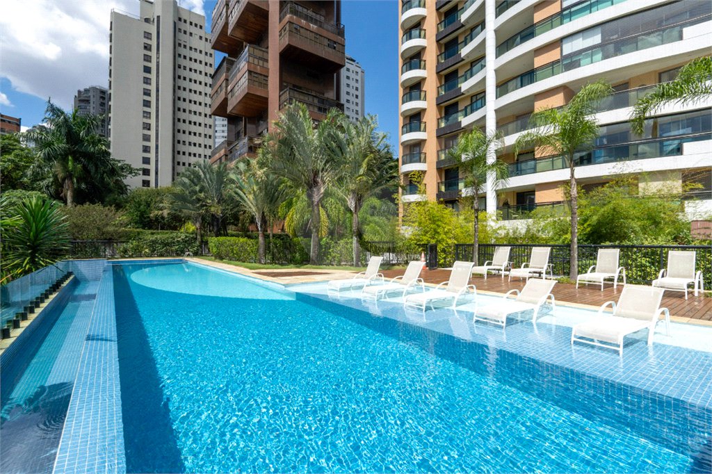 Apartamento à venda com 3 suítes em Vila Suzana, São Paulo, SP