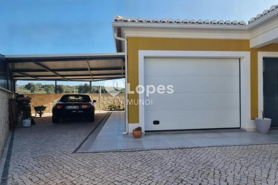 Casa com 3 quartos à venda em Mexilhoeira Grande, Portimão, Portugal – Piscina