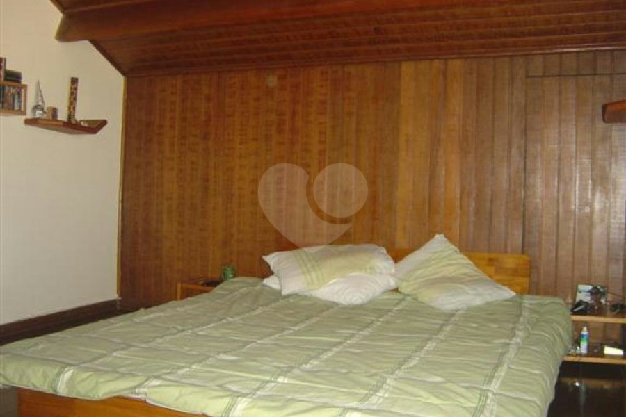 Sobrado à venda com 5 quartos, sendo 1 suíte, em Vila Nova Cachoeirinha, São Paulo, SP