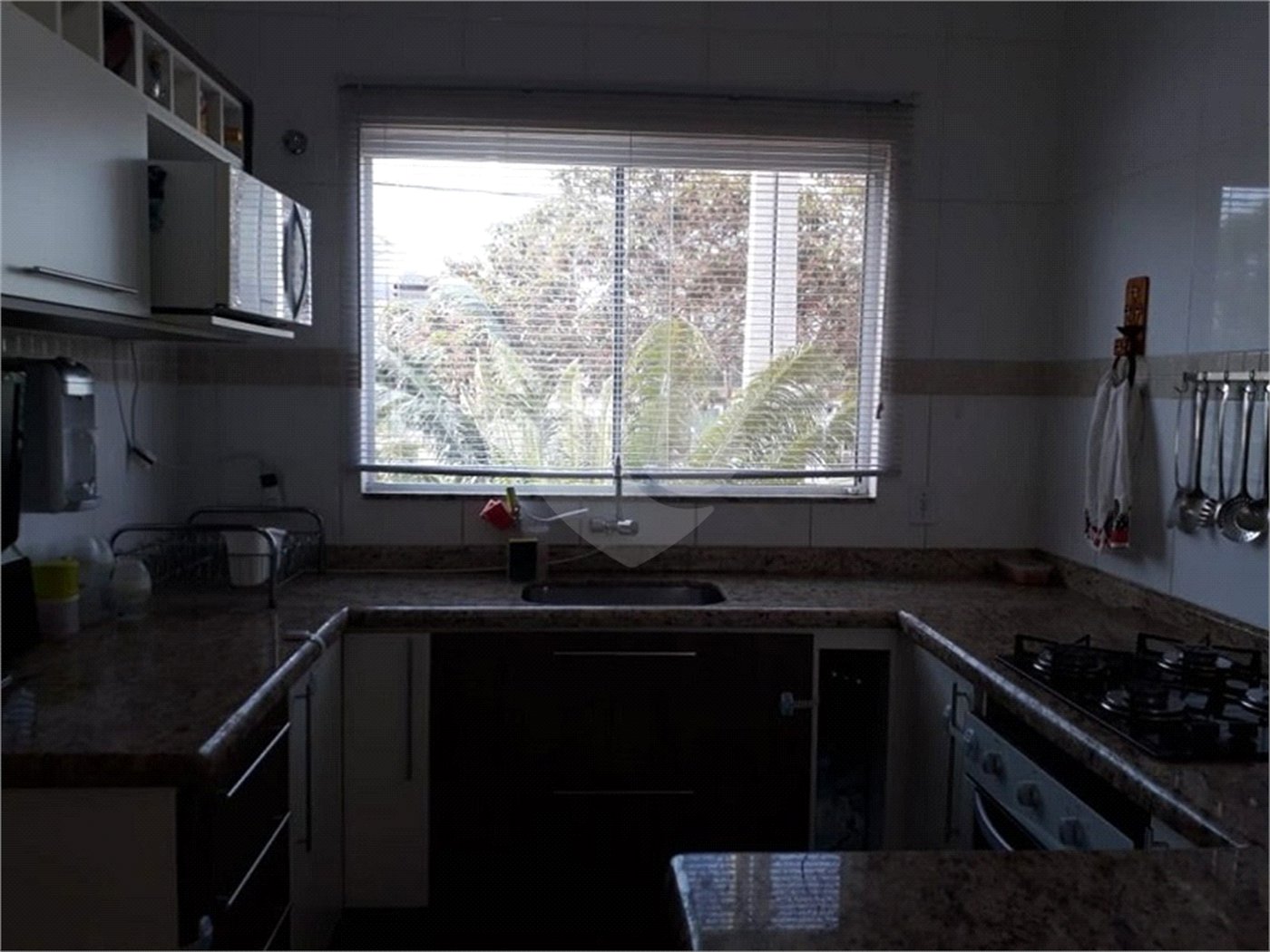 Casa à venda com 3 quartos, sendo 1 suíte, no condomínio Horto Florestal II, Sorocaba - SP