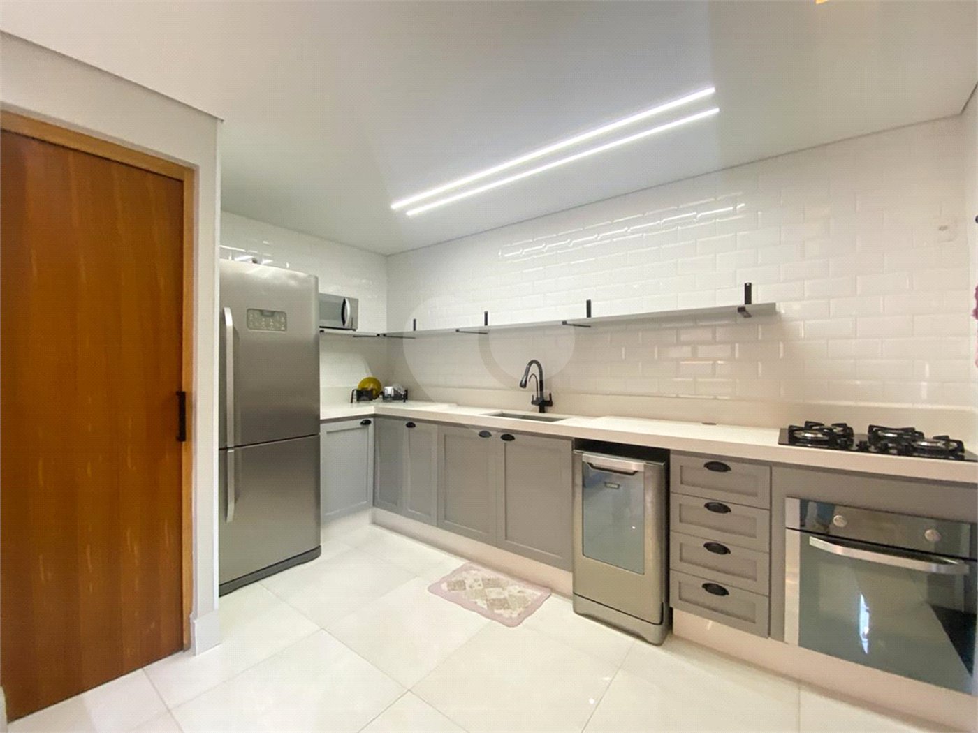Sobrado à venda com 3 quartos, sendo 1 suíte, em Vila Nivi, São Paulo, SP