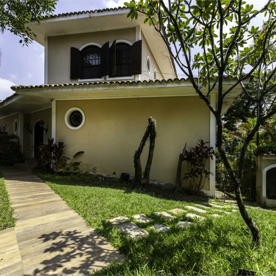 Casa à venda com 4 quartos, sendo 2 suítes, em Jardim Leonor, São Paulo, SP