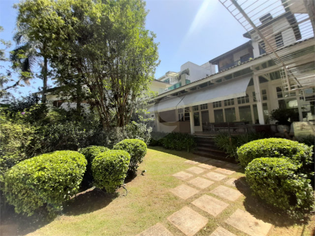 Casa à venda com 3 suítes no condomínio Chácara Francesa, São Paulo - SP