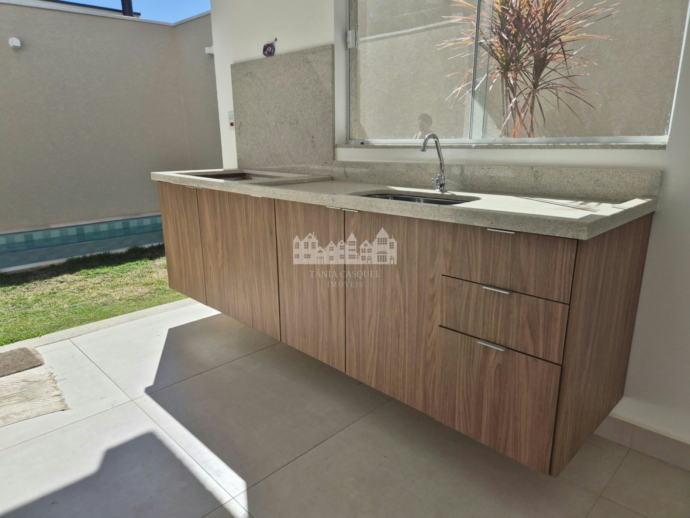 Casa à venda com 4 quartos, sendo 3 suítes, em Vila Petrópolis, Atibaia, SP