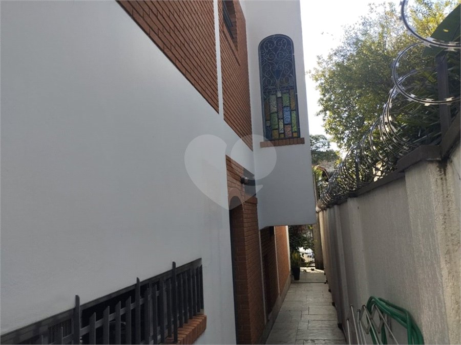 Sobrado à venda com 4 quartos, sendo 1 suíte, em Tremembé, São Paulo, SP