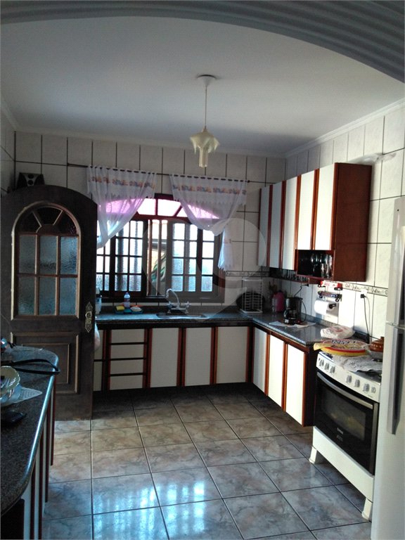 Sobrado à venda com 3 quartos, sendo 1 suíte, em Jardim Modelo, Suzano, SP