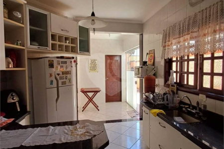 Sobrado à venda com 3 quartos, sendo 2 suítes,  em Jardim Marica, Mogi das Cruzes, SP